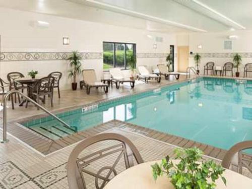 Hampton Inn & Suites Chicago/Сент-Чарлз Екстер'єр фото