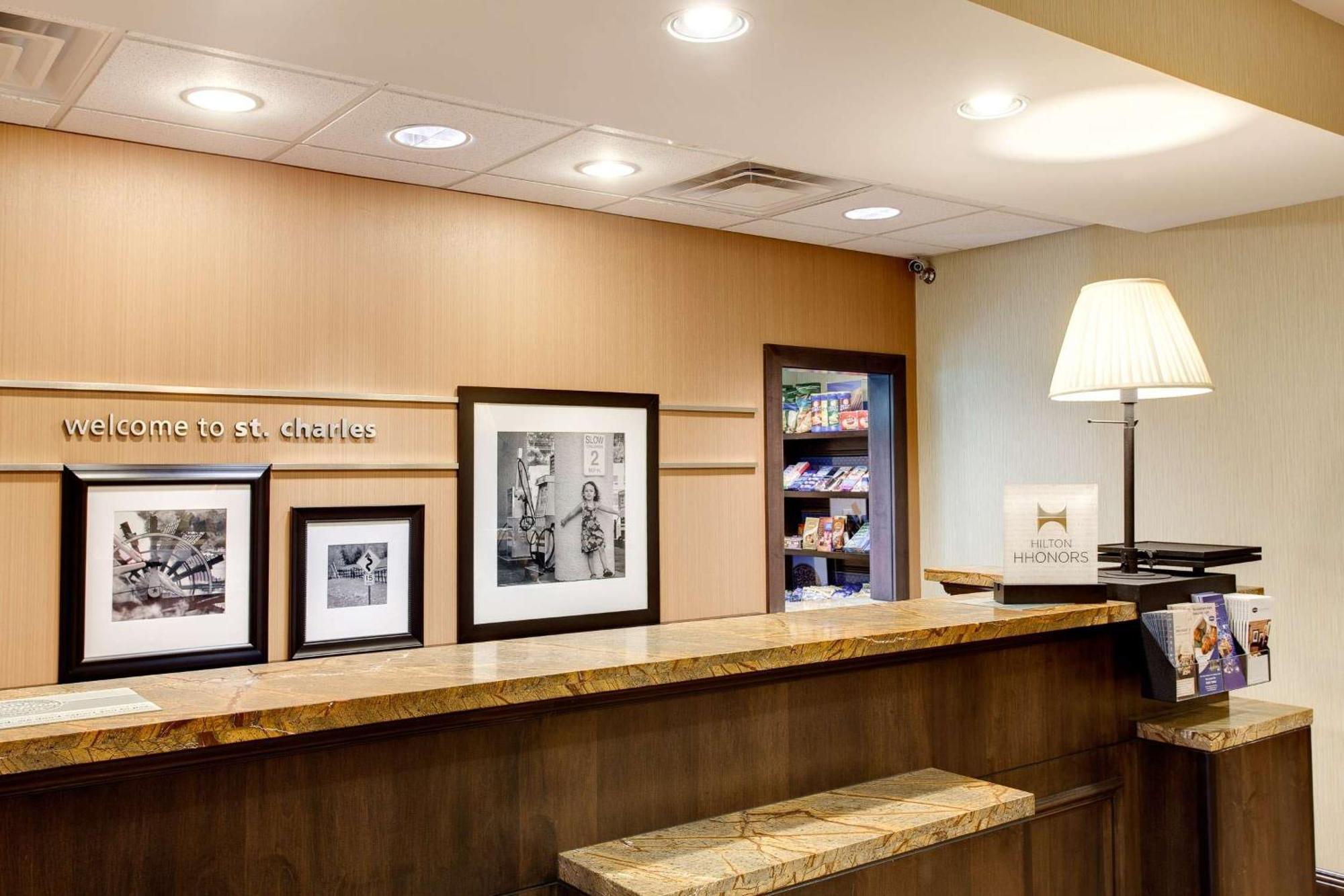 Hampton Inn & Suites Chicago/Сент-Чарлз Екстер'єр фото