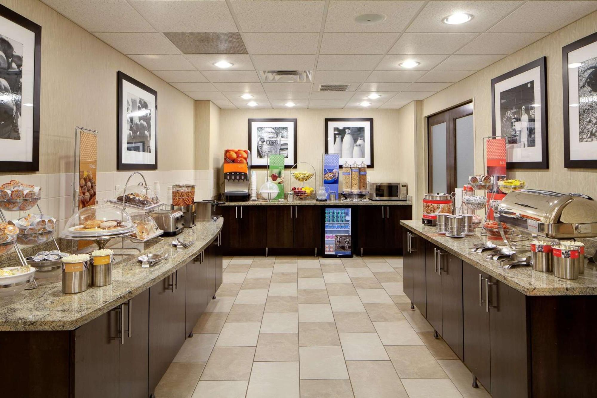 Hampton Inn & Suites Chicago/Сент-Чарлз Екстер'єр фото
